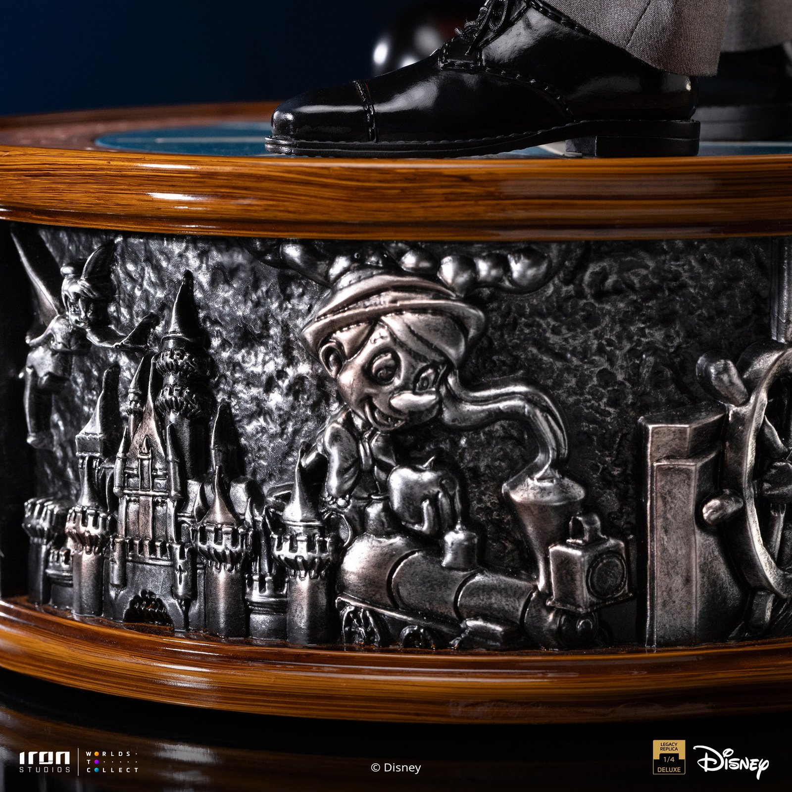 Iron Studios Walt Disney & Mickey Mouse - Disney Classics - Legacy Replica 1/4 (FREE DELIVERY Within Metro Manila) - Image 11