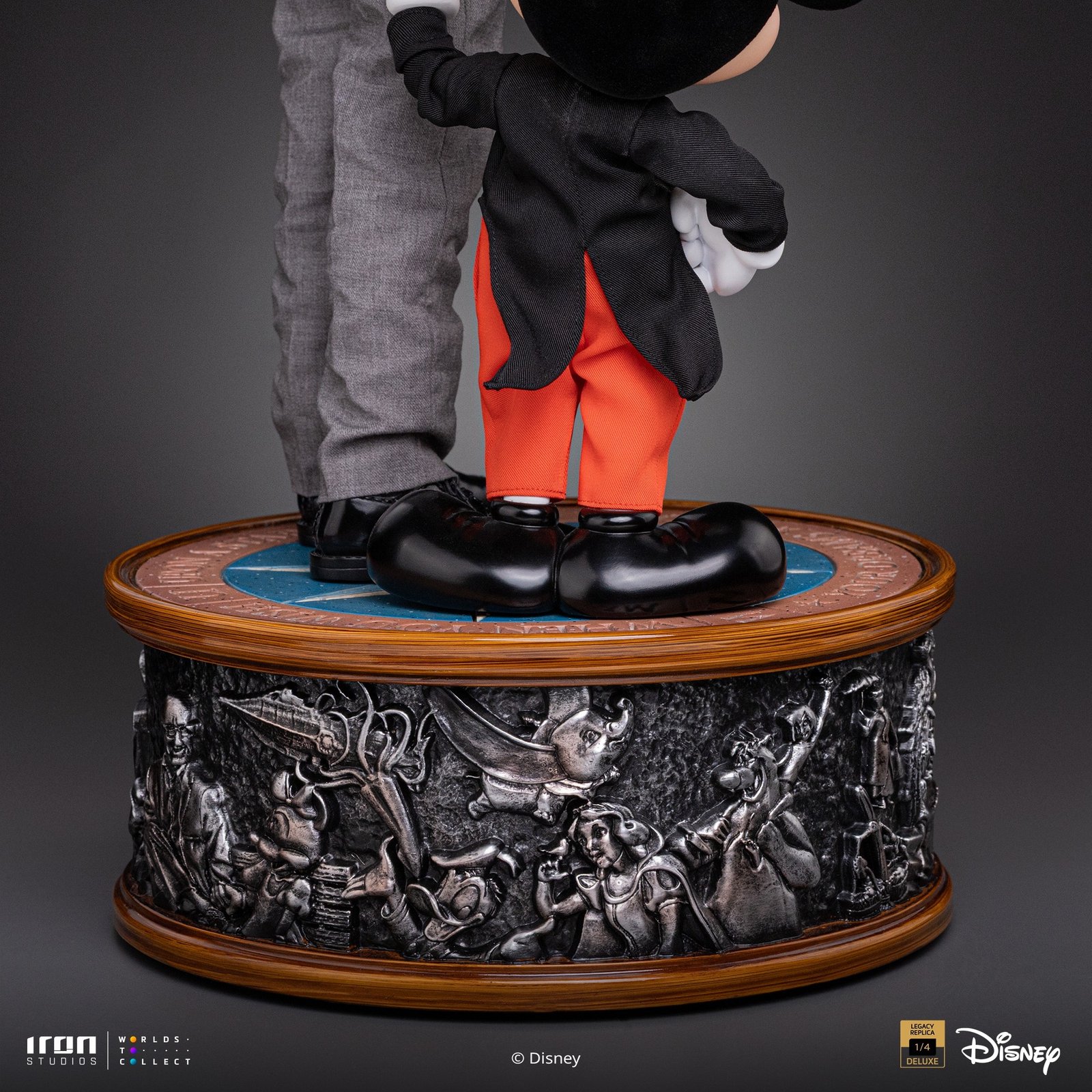 Iron Studios Walt Disney & Mickey Mouse - Disney Classics - Legacy Replica 1/4 (FREE DELIVERY Within Metro Manila) - Image 5